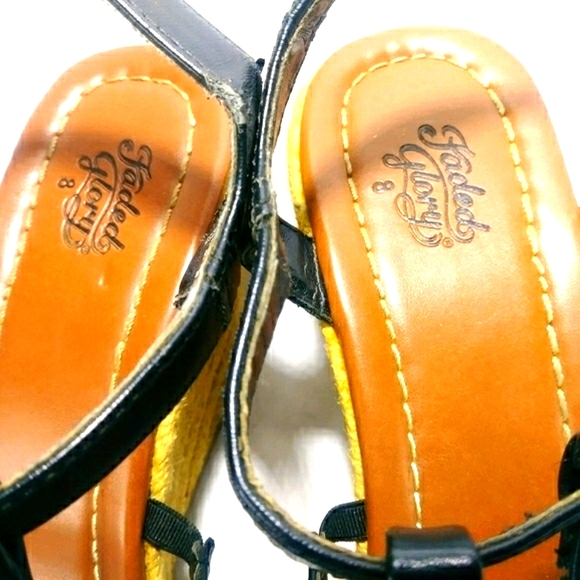 Strappy wedge sandals - Picture 10 of 15